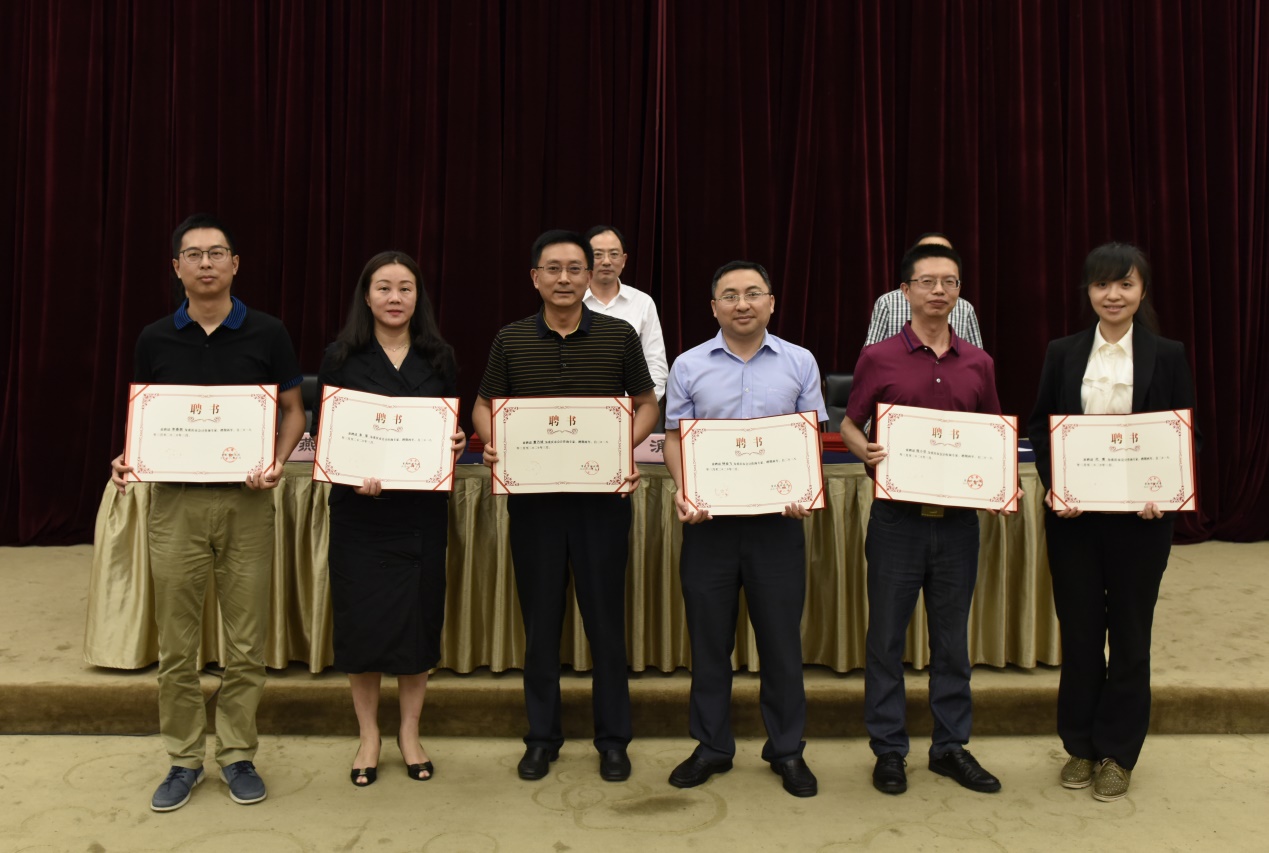 1528940742880029380.jpg 20180614公司税小华老师获聘重庆首批会计咨询专家.jpg